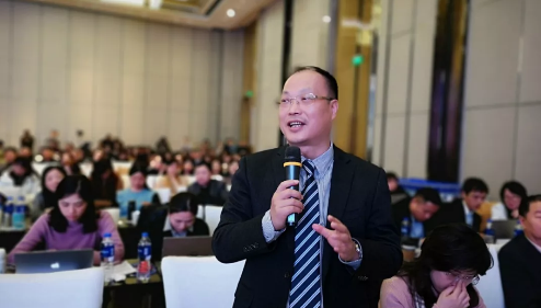 媒体看华厦之海峡导报：2019微笑论坛群英荟萃，厦门眼科中心“笑”傲上海滩2.png