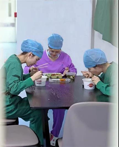 海西晨报：走进厦门大学附属厦门眼科中心五缘院区手术室的等候区，便来到了这家医院 安静、 神秘的地方——手术室9.jpg