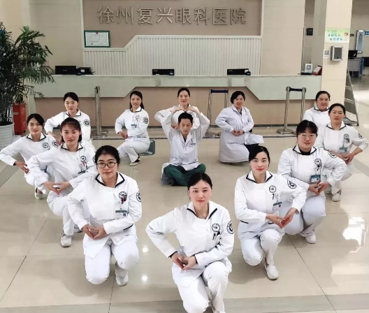 5月12日环球护士节，徐州复兴眼科医院党支部、工会亲切慰问全院护理人员.png