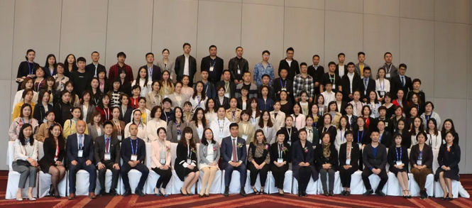 杭州华厦眼科医院黄旭院长应邀出席2019蔡司屈光中国用户会交流会.png