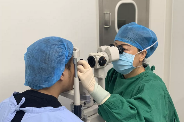 深圳华厦眼科医院刘畅主任：深受近视患者们的信赖