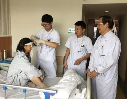 成都华厦眼医院罗清礼院长：睑板腺癌越早发现与诊断，越早医治，其预后越好1.png