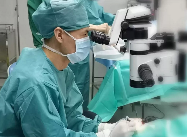 原来世界还能这么明亮：刘大爷在华厦眼科医院白内障超声乳化+人工晶体植入术后感慨道1.png
