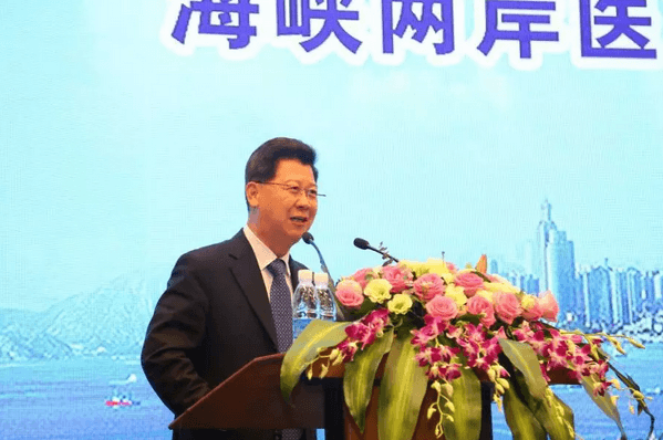 眼科界“ 强大脑”登鹭，掀起“头脑风暴” ——第五届华厦眼科环球论坛召开6.png