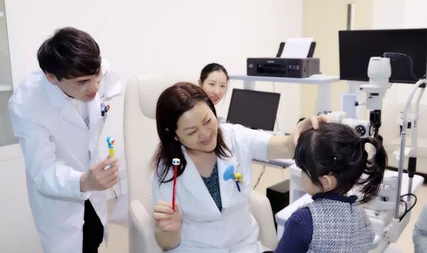 儿童节的礼物：厦门眼科中心“儿童青少年近视防控中心”揭牌、小儿眼科 眼病会诊平台启动2.png