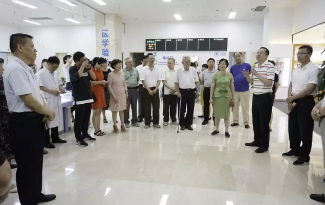心系市民眼健康，李秀记等市老领*爱眼日莅临厦门眼科中心五缘院区考察2.png