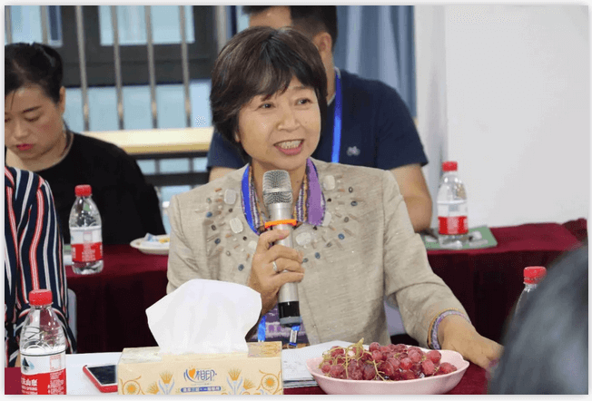 6月12日上午，厦门市思明区鹭江街道人大工委主任王国强、开元街道人大工委主任陈玉印等人大代表一行，走进华厦医疗园参观考察。华厦眼科医院集团董事长苏庆灿及院领*班子成员陪同。6.png