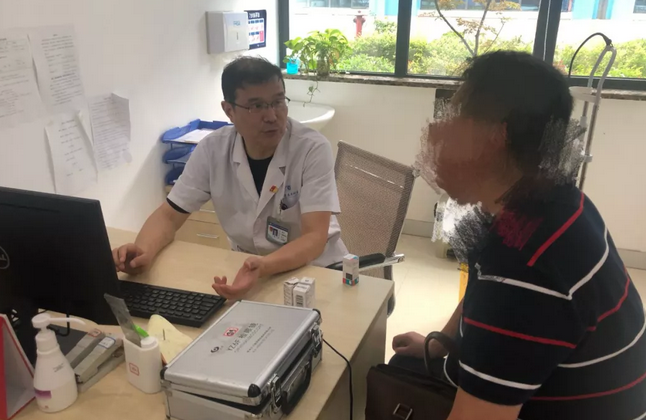 重庆华厦眼科医院副院长、青光眼博士王秀青教授：高度近视是青光眼发病危险因素1.png