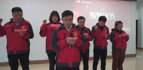青岛华厦眼科医院党支部领*、院医护团队积极参与“情系安顺送光明”对口援助白内障患者扶贫项目2.jpg