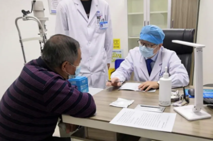 现任莆田市医学会眼科分会副主任委员，福建省医学会眼科分会眼整形组成员刘励医生，今年强力加盟莆田眼科医院，担任医院业务院长。这一“强援”的加盟，将引领莆田眼科医院的诊疗实力迈上更高台阶，造福莆田市乃至周边的眼疾患者1.png