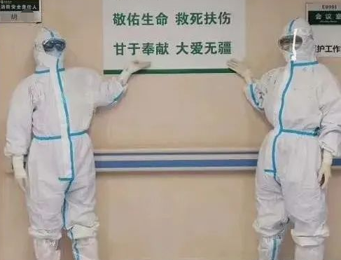 为致敬援鄂英雄，弘扬正能量，展现企业担当，厦门大学附属厦门眼科中心联合Staar公司共同启动“礼遇英雄”——福建援鄂医师公益摘镜行动，帮助逆行英雄重返清晰“视”界。活动一推出，就吸引了来自厦门、福州、漳州等地的援鄂医护人员的踊跃报名，在短短数天时间内，免费摘镜手术名额已爆满1.png
