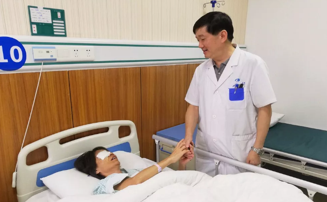 被白内障和高度近视夺走的视界在东莞华厦眼科医院复明1.png