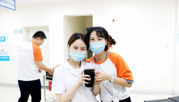 公益助力高考 爱心情暖华厦 ——重庆华厦眼科医院工会助力高考暨关爱员工活动进行中3.png