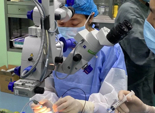 厦门大学附属厦门眼科中心黎晓新院长再赴西藏送光明，传授医疗技术，打造“造血式”医疗帮扶3.png