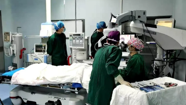 云端“亮刀”，实力圈粉！中华医学会第二十五次全国眼科学术大会「白内障手术演示」，厦门眼科中心一天8台白内障手术直播，带你“大开眼界”4.png