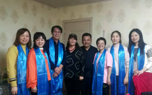 10月14日，宜昌市归国华侨联合会和宜昌华厦眼科医院共同发起的“侨爱心光明行”大型义诊活动正式启动。9名家护组团赴新疆温泉县义诊。宜昌市市委常委、统战部部长王均成出席活动并为医疗队授旗。7.png