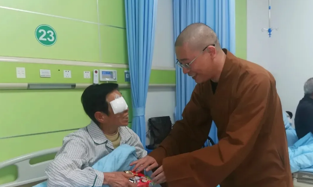 崇慈向善·与爱同行！厦门眼科中心携手鸿山慈善会助力贫困眼疾患者重获光明1.png
