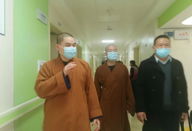 崇慈向善·与爱同行！厦门眼科中心携手鸿山慈善会助力贫困眼疾患者重获光明3.png