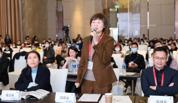 燃！2021开年眼科界首场饕餮盛会，华厦眼科屈光团队“秀”出学术新风采4.png