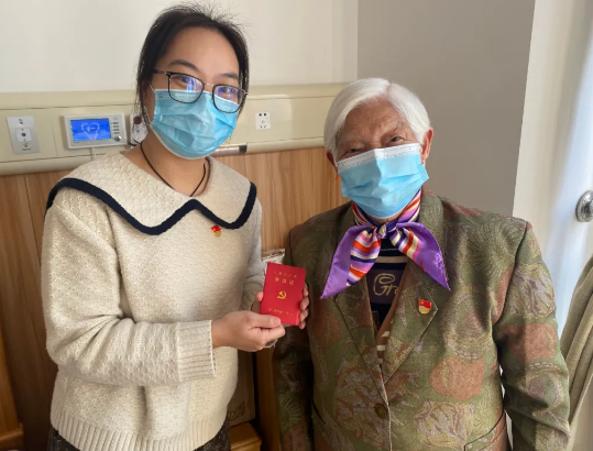 “情系兰馨颐养院，尊老敬老送温暖”——华厦眼科集团主题党日活动4.png