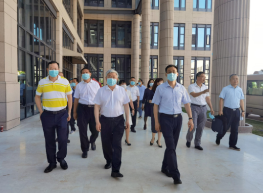 省市领*陪同刘永富主任一行调研华厦眼科：仁心仁术，为公益事业贡献华厦力量1.png