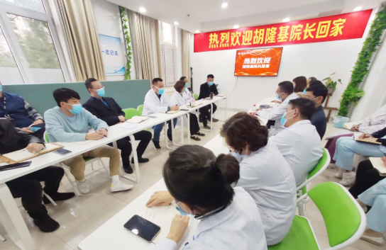 加拿大考察研修2年，青岛华厦眼科医院胡隆基教授与医师团队畅聊心得体会1.png