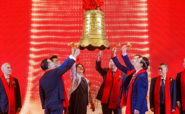 华厦眼科A股成功上市，开启守护全民“全生命周期眼健康”新征程2.png