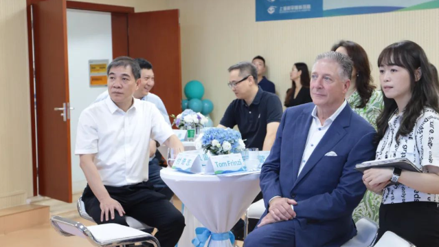 STAAR公司全球CEO跨越上万公里，与华厦眼科携手迈向“ICL手术”新时代2.png