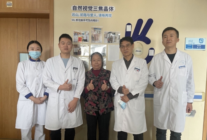 华厦眼科医生·医声霍鸣：有口皆【医生·医声】霍鸣：有口皆碑的“光明掌门人”碑的“光明掌门人”2.png