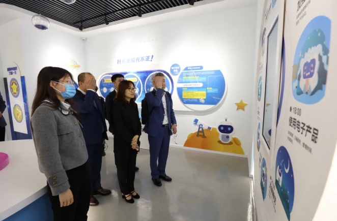 医疗器械流通头部企业华瑭大昌CEO到访华厦眼科，共谋眼科高质量发展新机遇!2.png