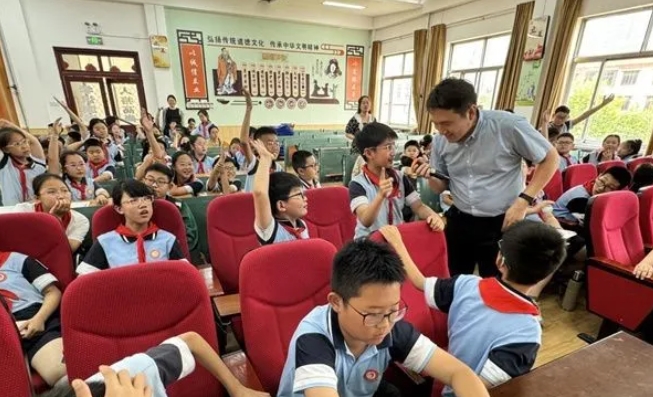 华厦眼科：聚焦“一老一小”，全力打造6月“华厦爱眼月”4.png