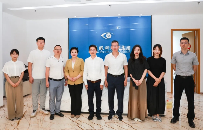 点滴爱心，点亮光明!中国华侨公益基金会领导莅临华厦眼科调研指导1.png